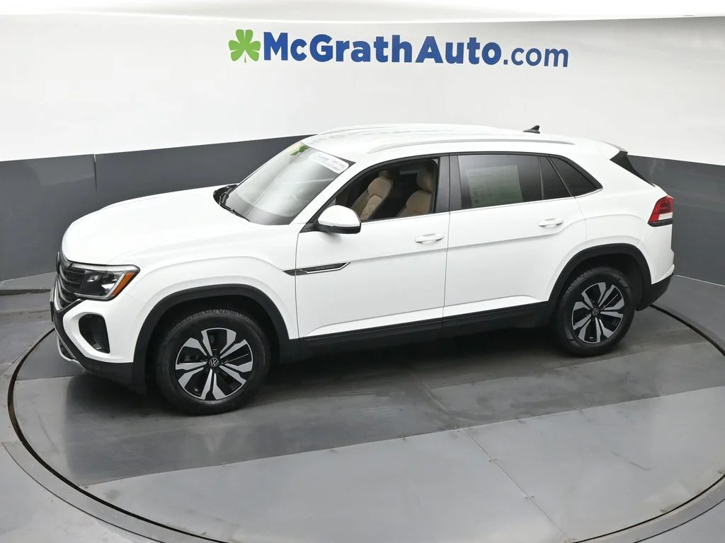 Used 2024 White Volkswagen 2.0T SE image 21