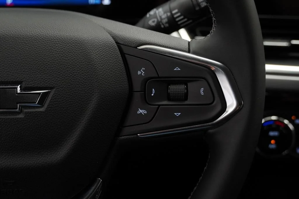 New 2026 Summit White Chevrolet ACTIV image 20
