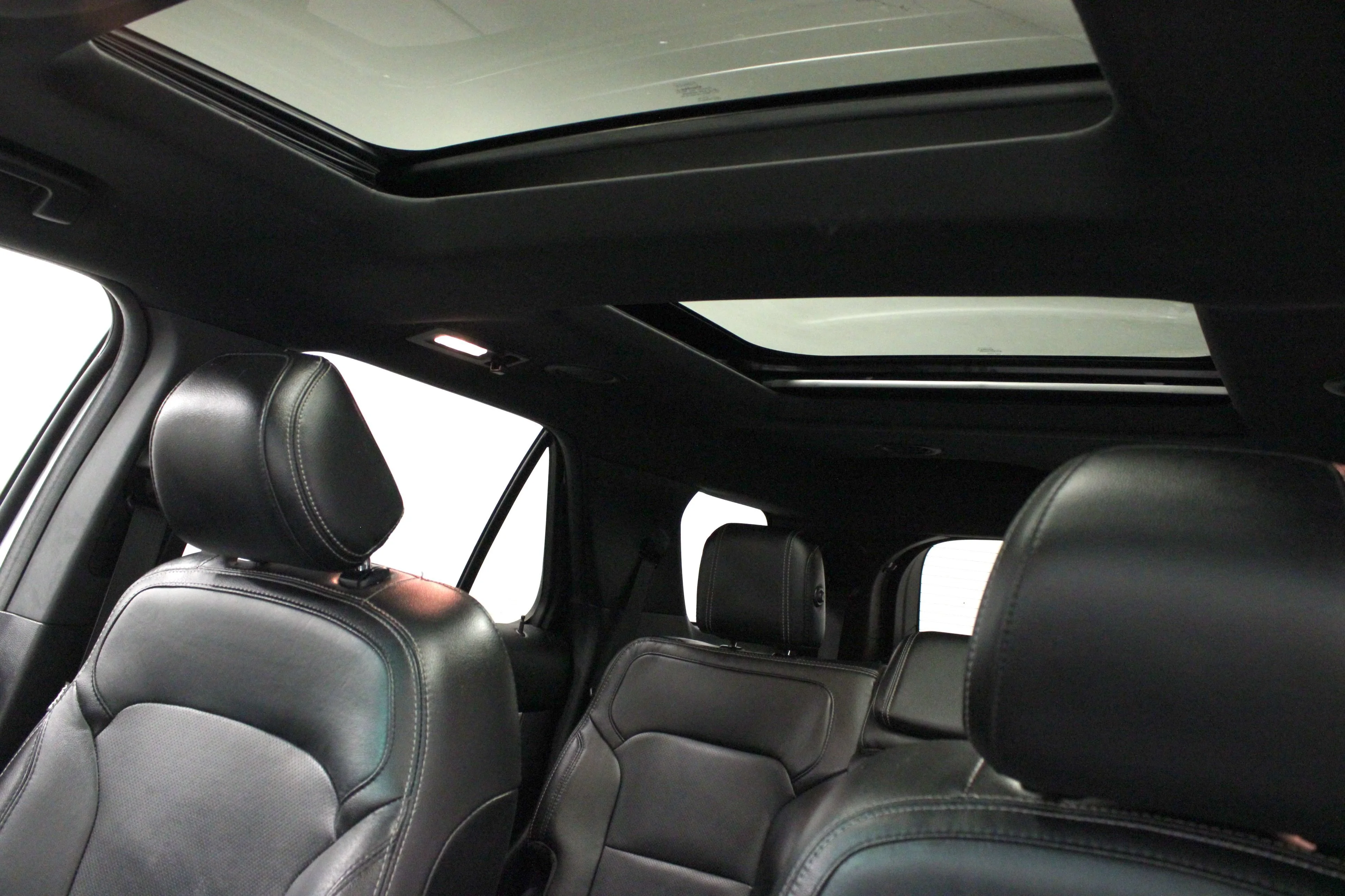 Used 2017 Ingot Silver Ford Limited image 30
