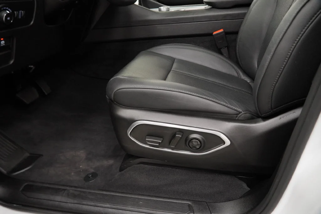 Used 2025 White Jeep Series II image 35