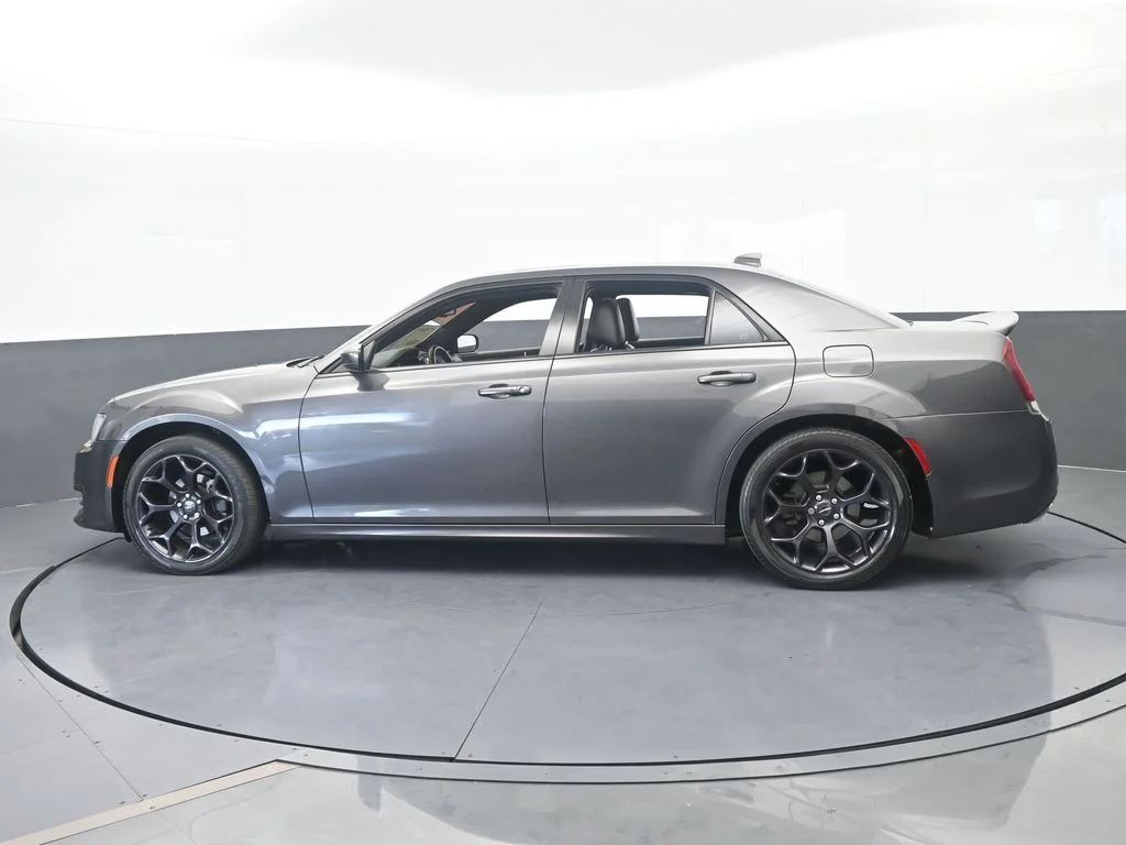 Used 2020 Granite Crystal Metallic Clearcoat Chrysler S image 3