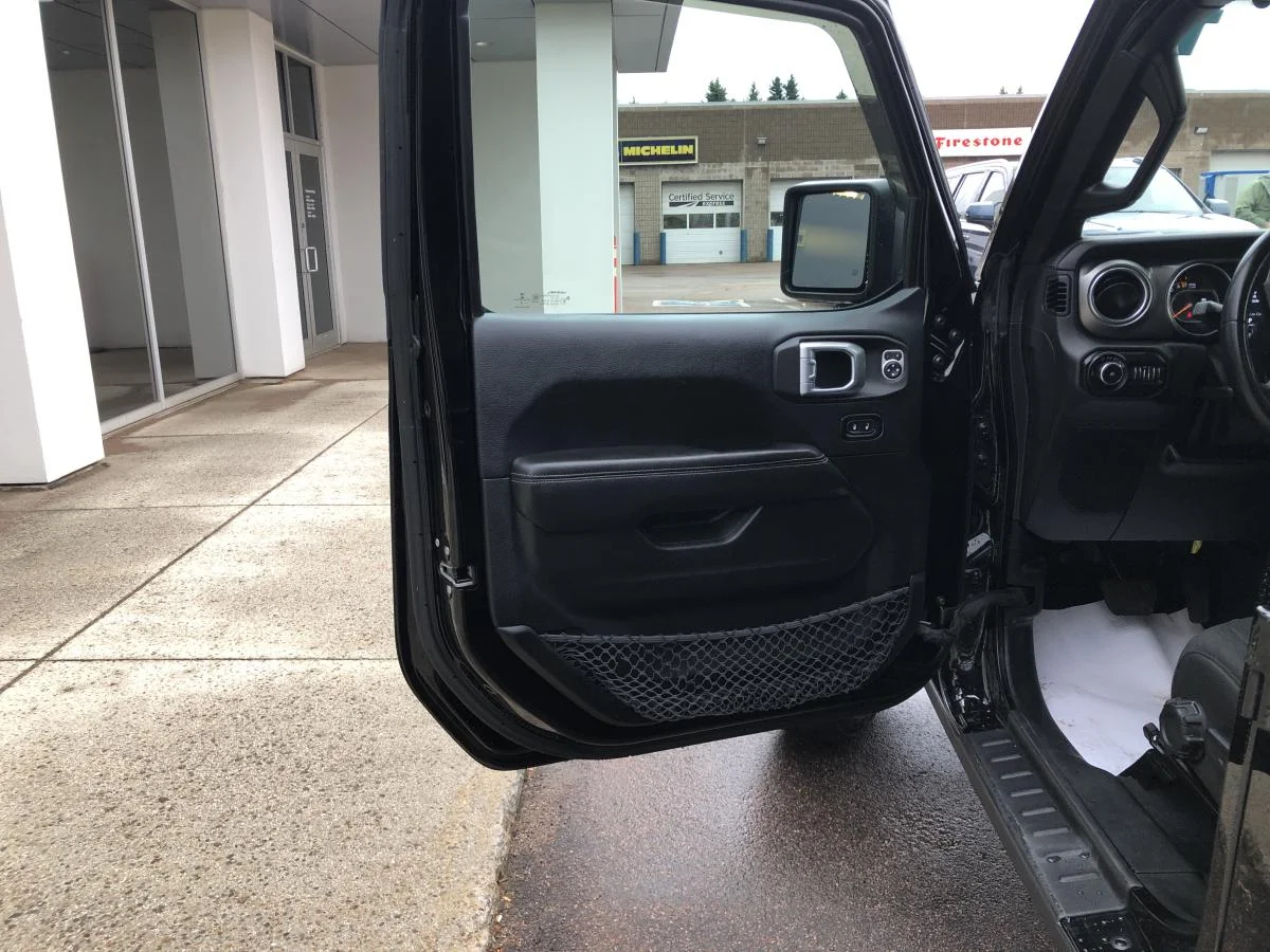 Used 2019 Black Jeep Unlimited Sahara 4x4 image 11