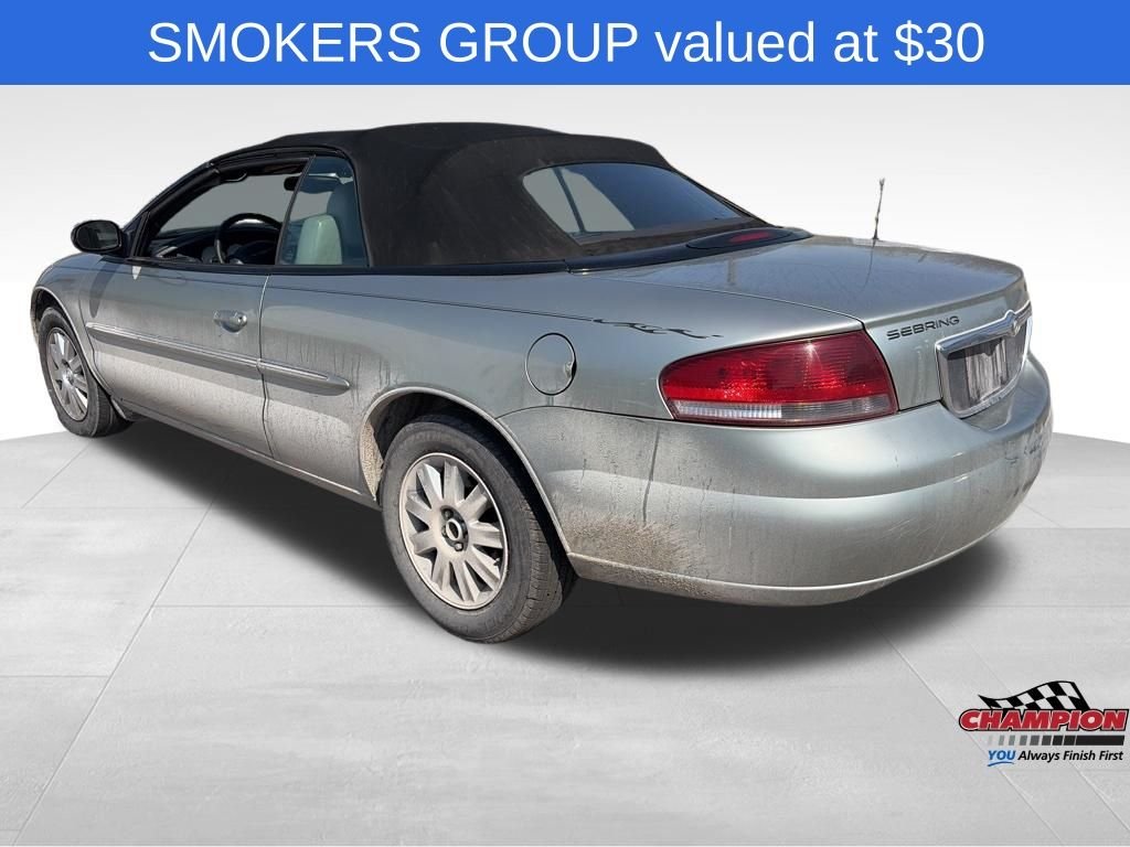 Used 2005 Green Chrysler Limited image 3