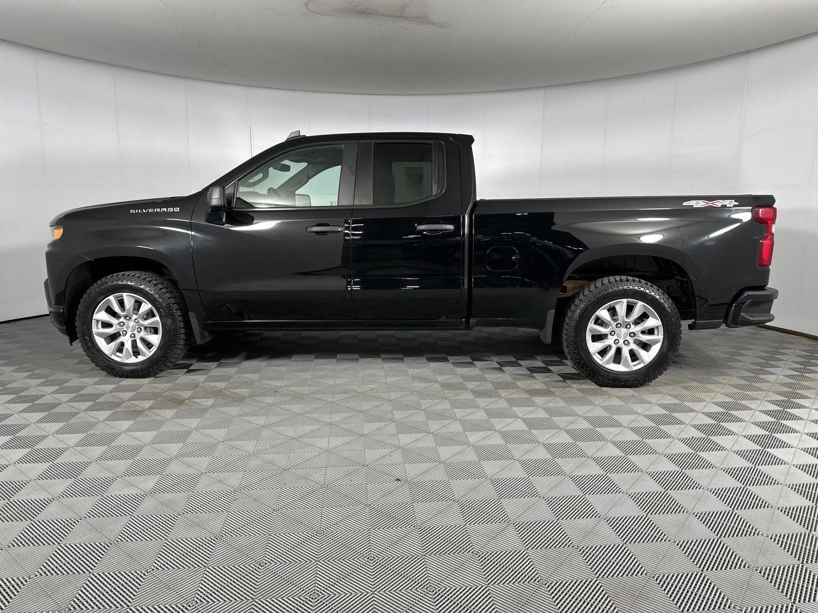 Used 2020 Black Chevrolet Custom image 4