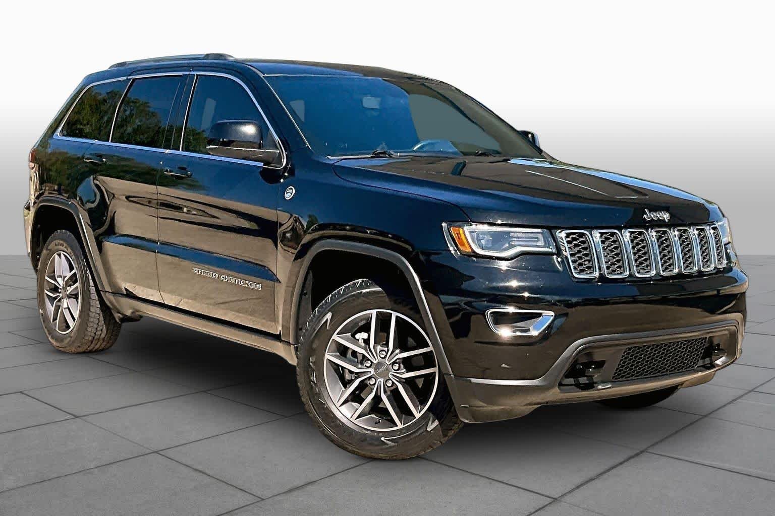 Used 2020 Diamond Black Crystal Pearlcoat Jeep North image 3