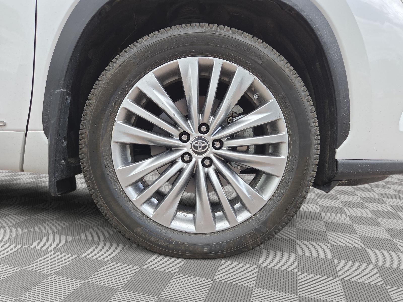 Certified Used 2024 Wind Chill Pearl Toyota Platinum image 22