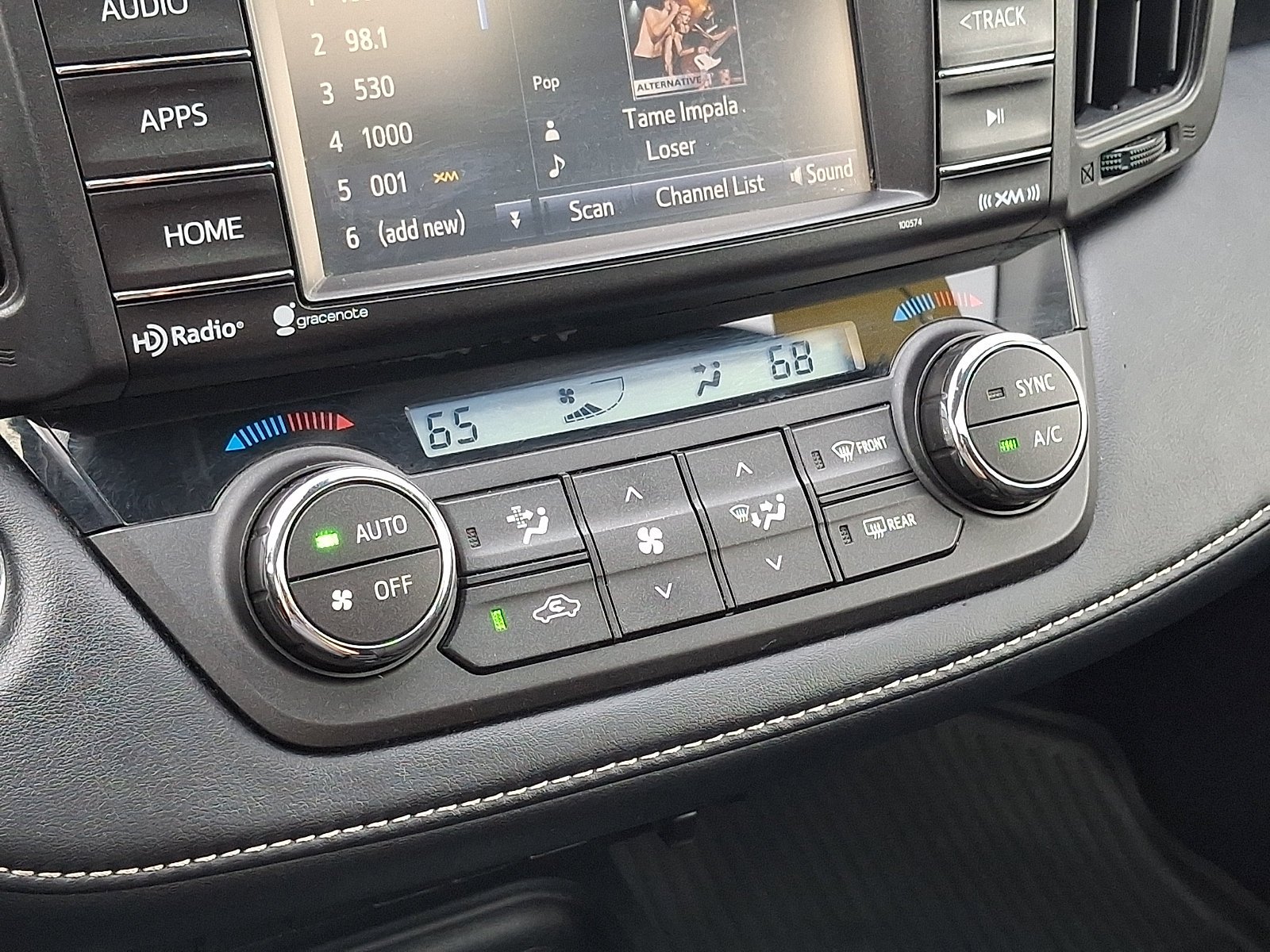 Used 2018 Super White Toyota XLE image 18