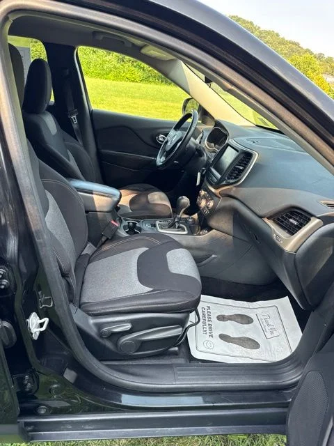 Used 2014 Black Jeep Latitude image 45