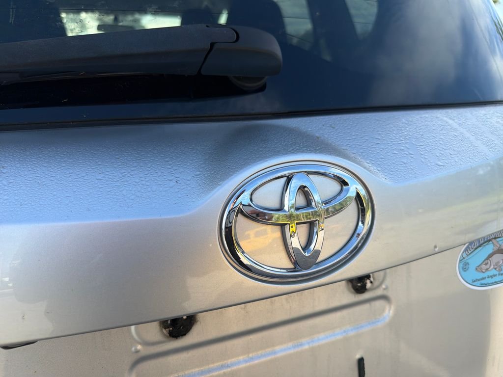 Used 2015 Silver Toyota XLE image 19