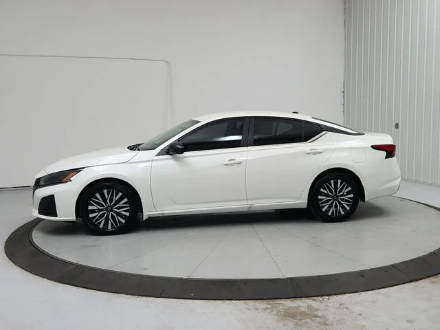 New 2026 White Nissan 2.5 SV image 4