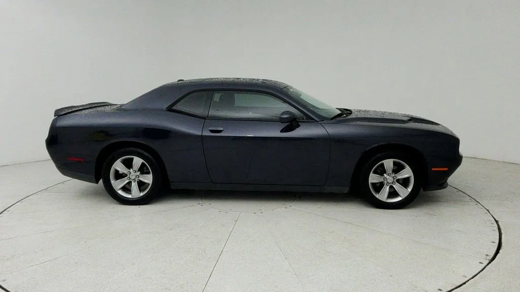 Used 2019 Gray Dodge SXT image 9