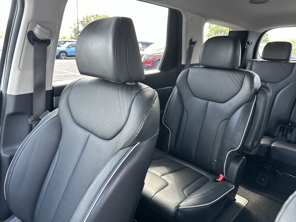Used 2025 Silver Hyundai SEL image 12