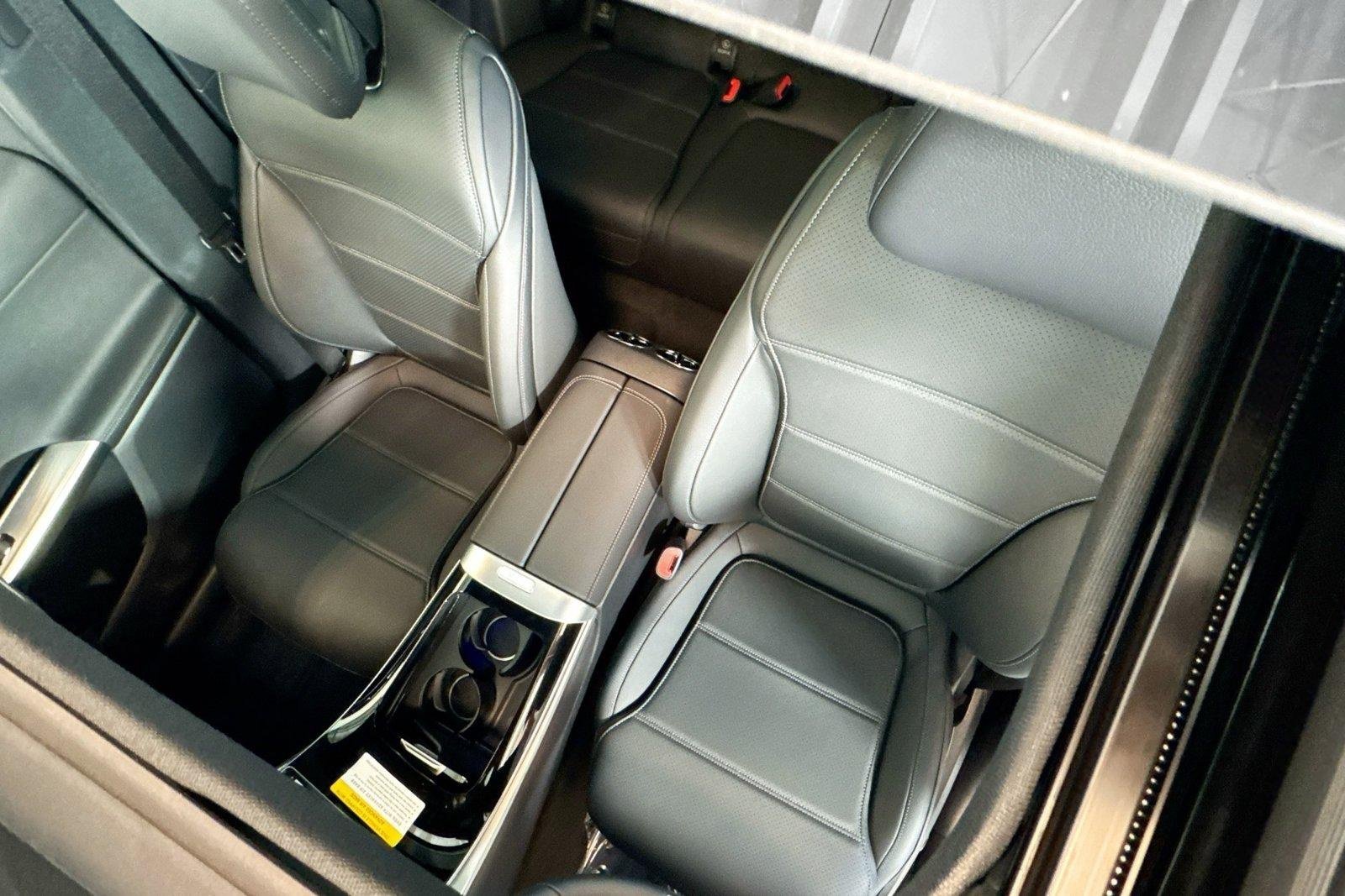New 2026 Manufaktur Alpine Grey Mercedes-Benz GLC 300 image 19