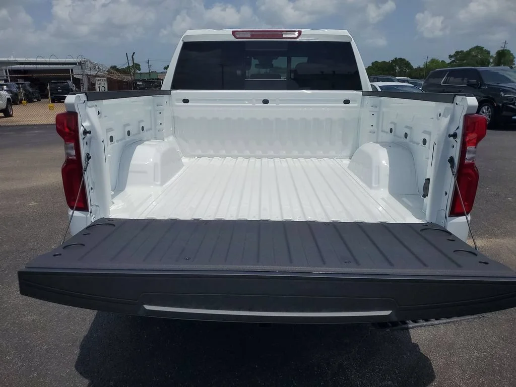 New 2026 Summit White Chevrolet RST image 26