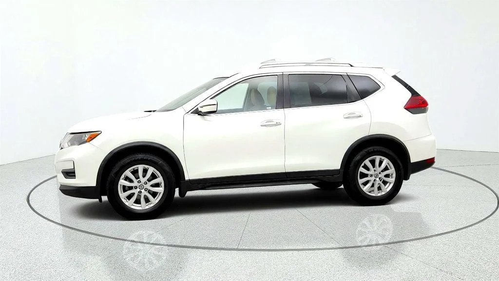 Used 2019 Pearl White Tricoat Nissan FWD SV image 8