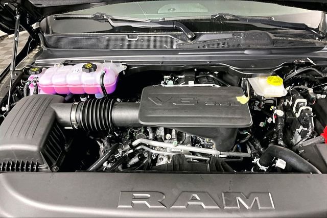 New 2026 Diamond Black Crystal Pearl-Coat Exterior Paint RAM Tradesman image 2
