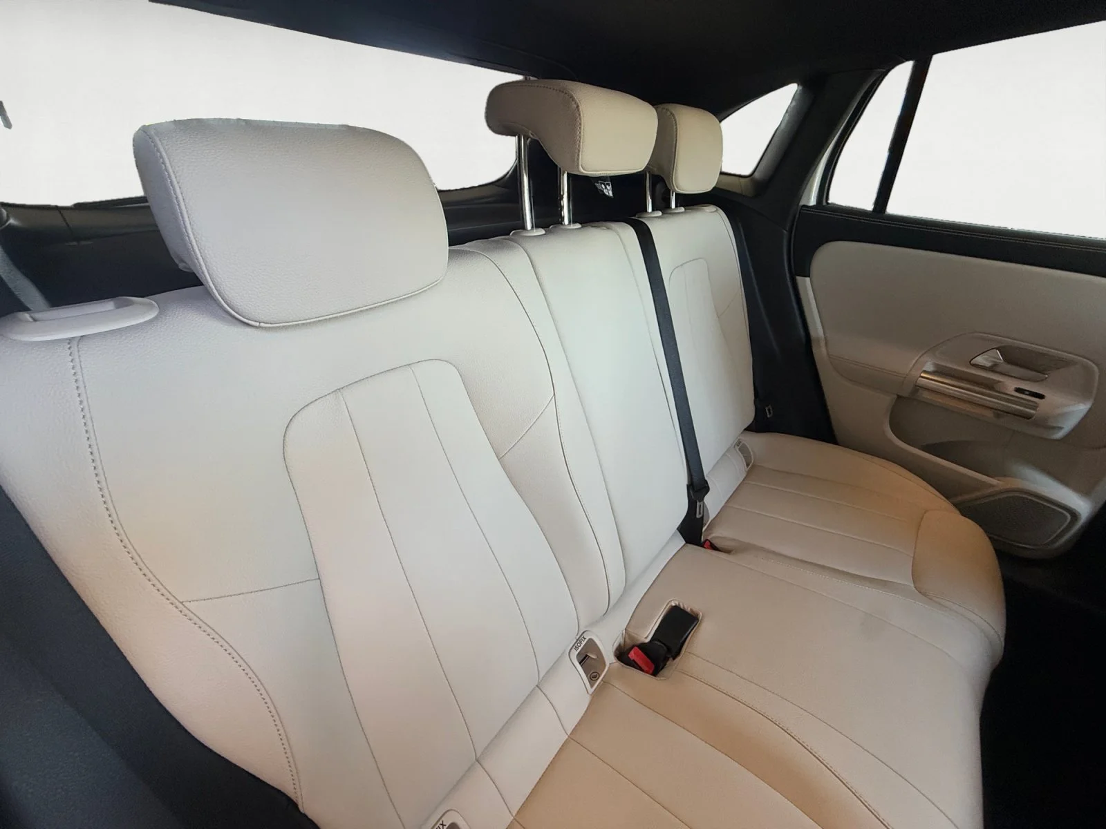 Used 2026 Polar White Mercedes-Benz GLA 250 image 18
