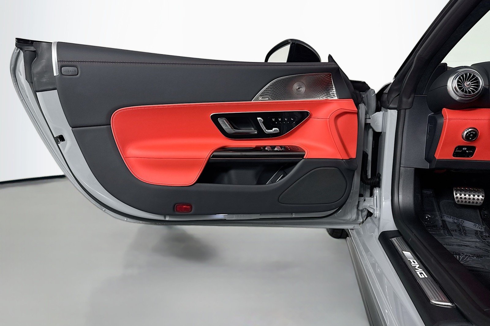 New 2026 MANUFAKTUR Alpine Grey Mercedes-Benz AMG® SL 43 Roadster image 21