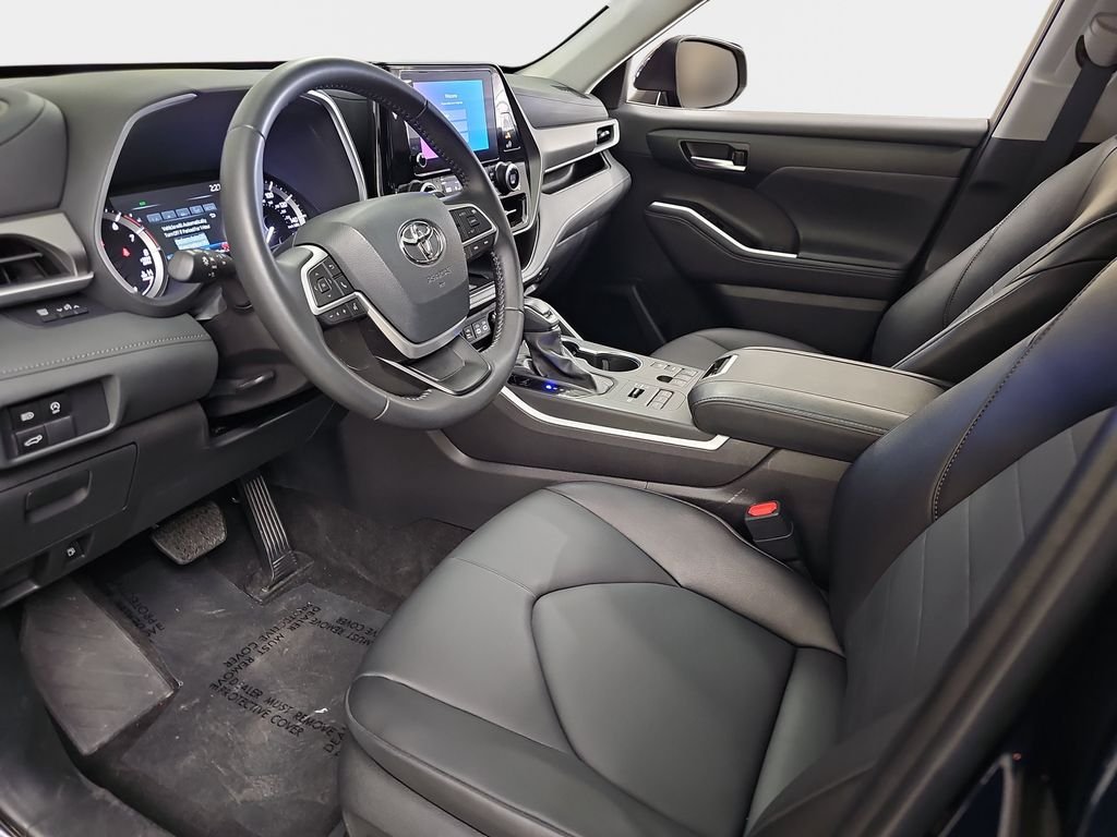 Used 2025 Blue Toyota XLE image 19