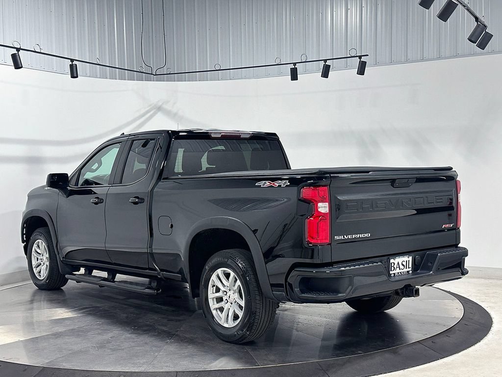 Used 2019 BLACK Chevrolet RST image 14