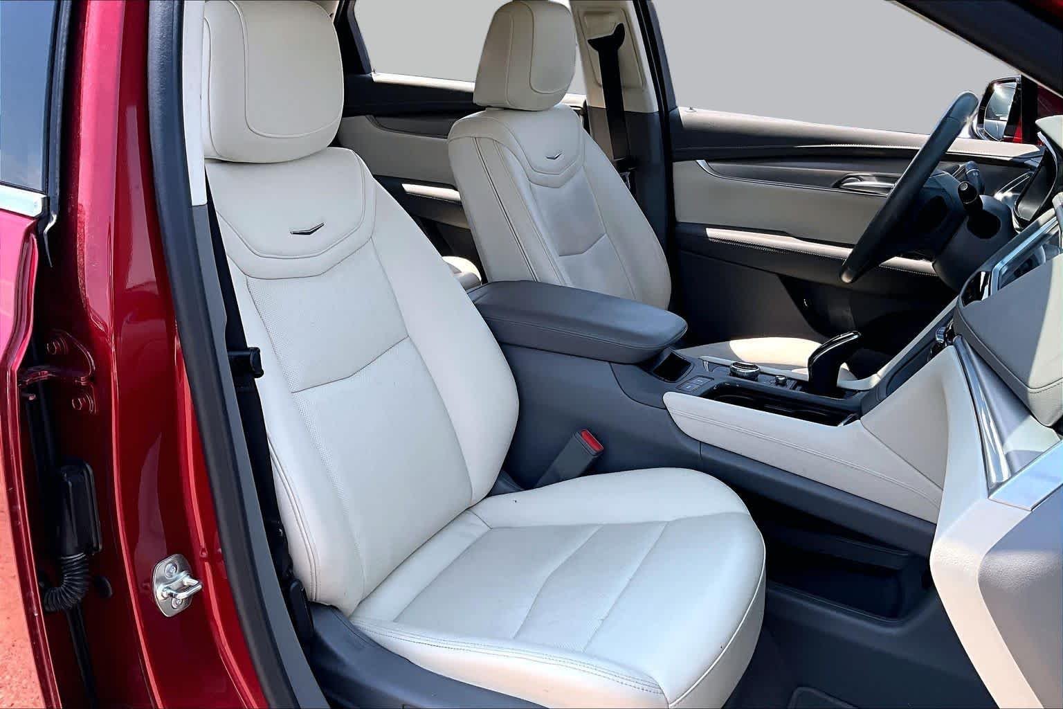 Pre-Owned 2024 Cadillac XT5 FWD Premium Luxury