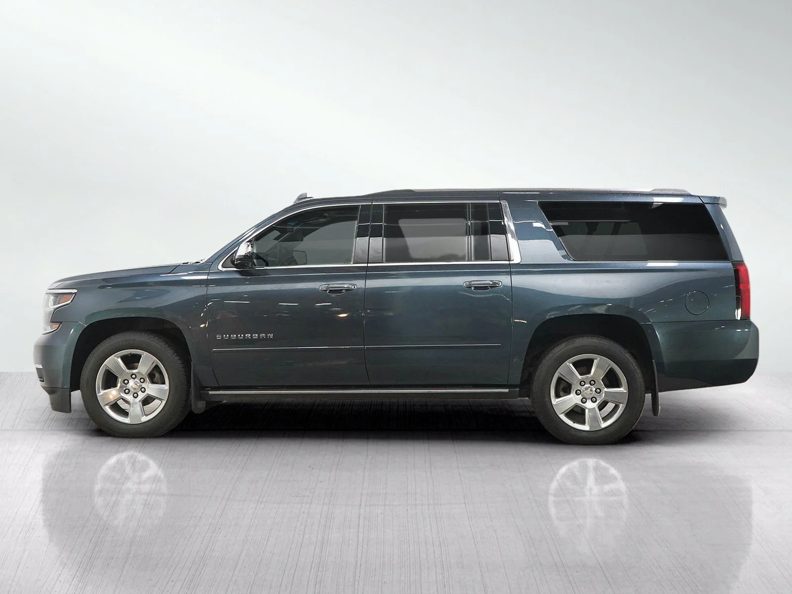 Used 2019 Chevrolet Suburban Premier with VIN 1GNSKJKC8KR298304 for sale in Bloomington, Minnesota