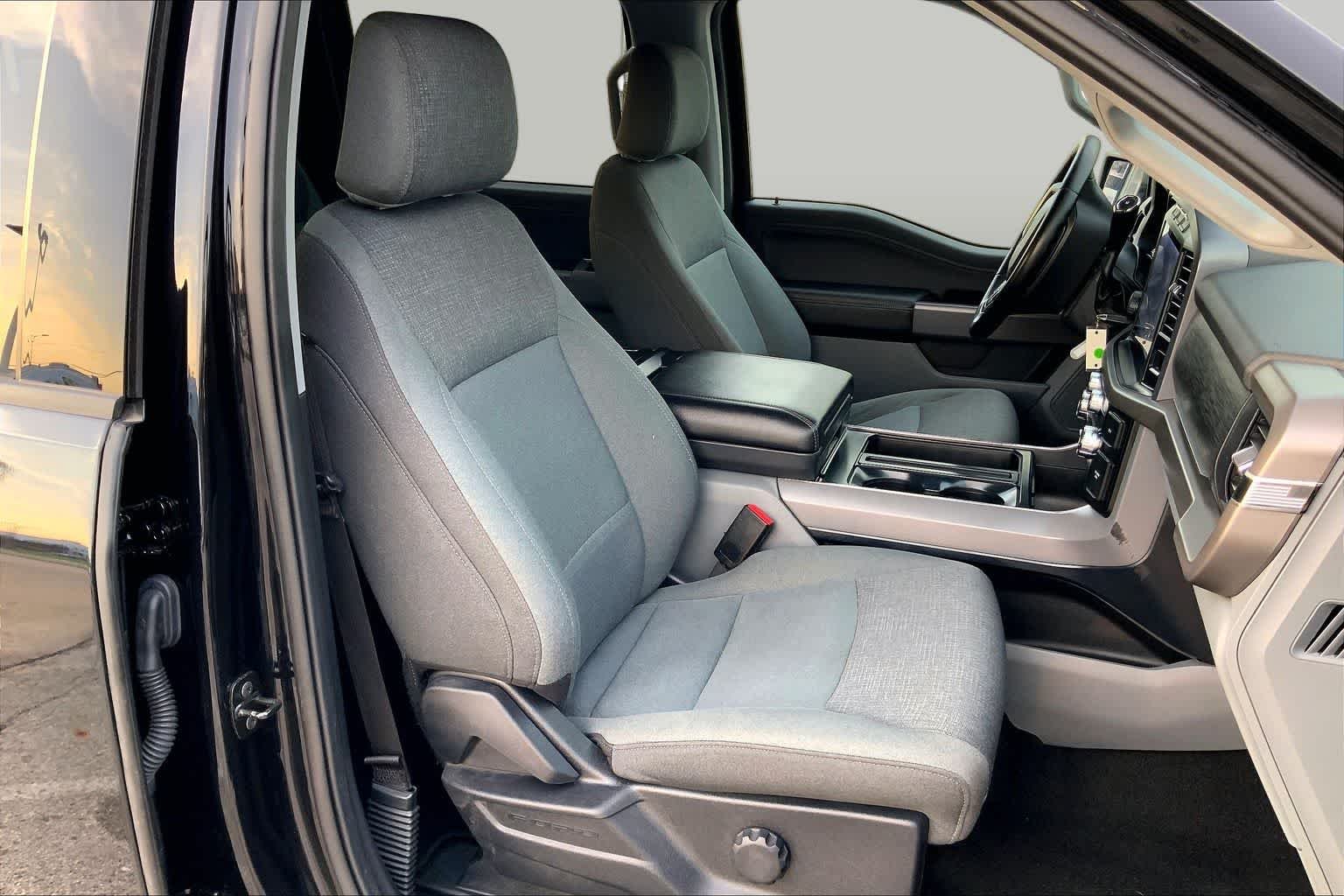 Used 2024 Agate Black Metallic Ford XLT image 9