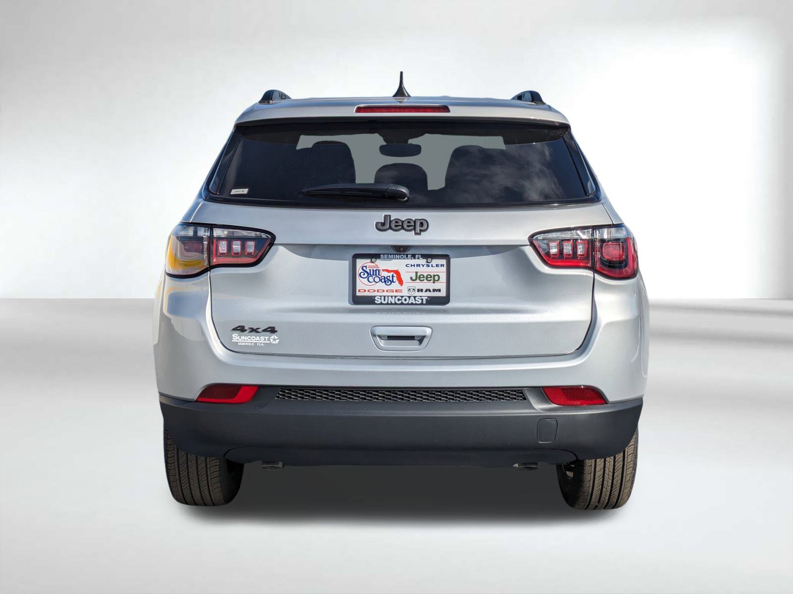 New 2026 Silver Zynith Metallic Clear-Coat Exterior Paint Jeep Latitude image 5