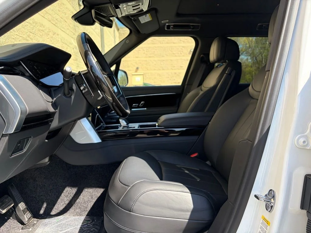 2025 Land Rover Range Rover SE - Photo 11
