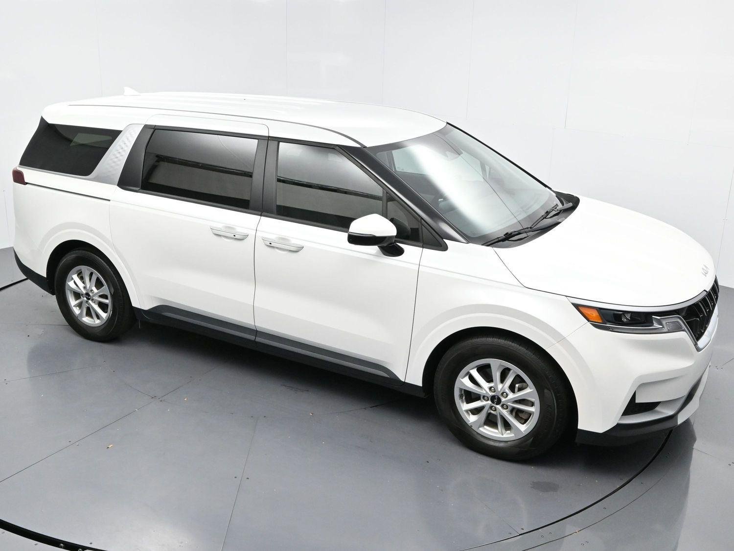 Used 2022 Snow White Pearl Kia LXS image 38