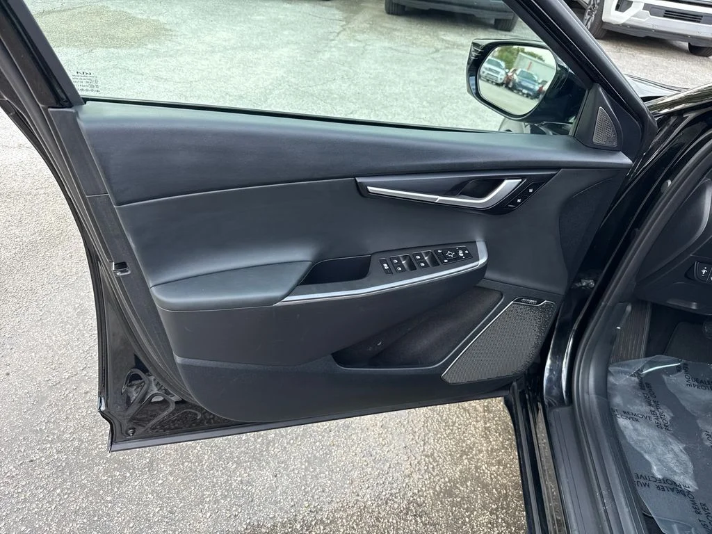 Certified Used 2023 Black Kia Wind image 13