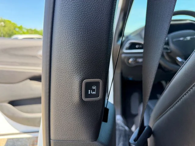 New 2026 Bright White Clear-Coat Exterior Paint Chrysler Select image 26