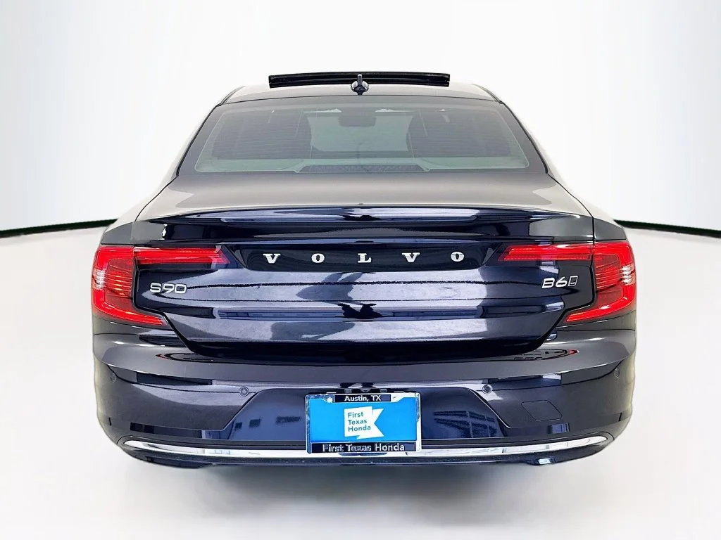 Used 2023 Onyx Black Metallic Volvo B6 Plus image 7