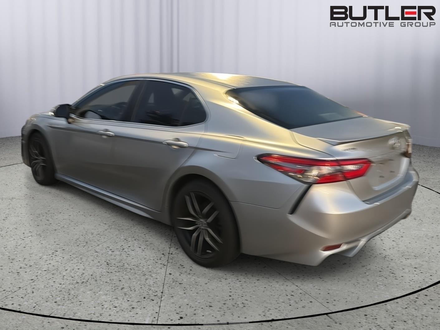 Used 2018 Celestial Silver Metallic Toyota SE image 9