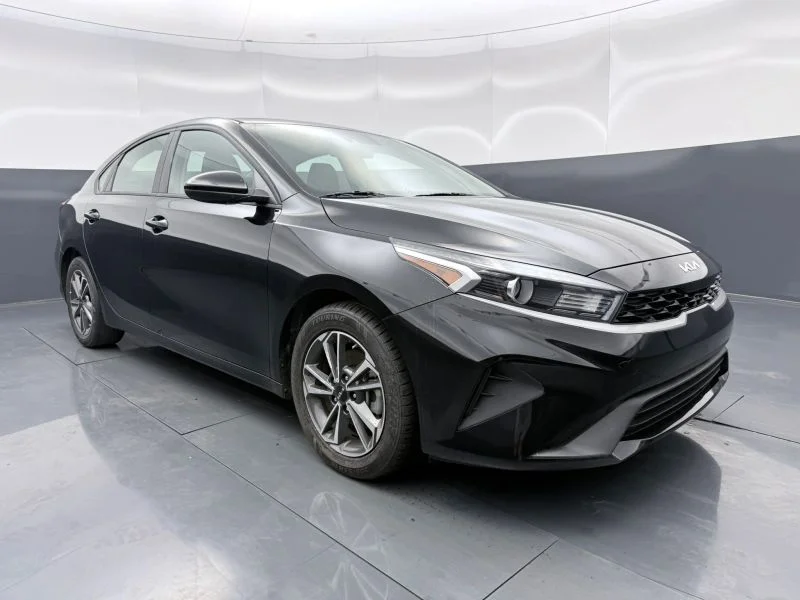 Used 2023  Kia LXS Sedan 4D image 13