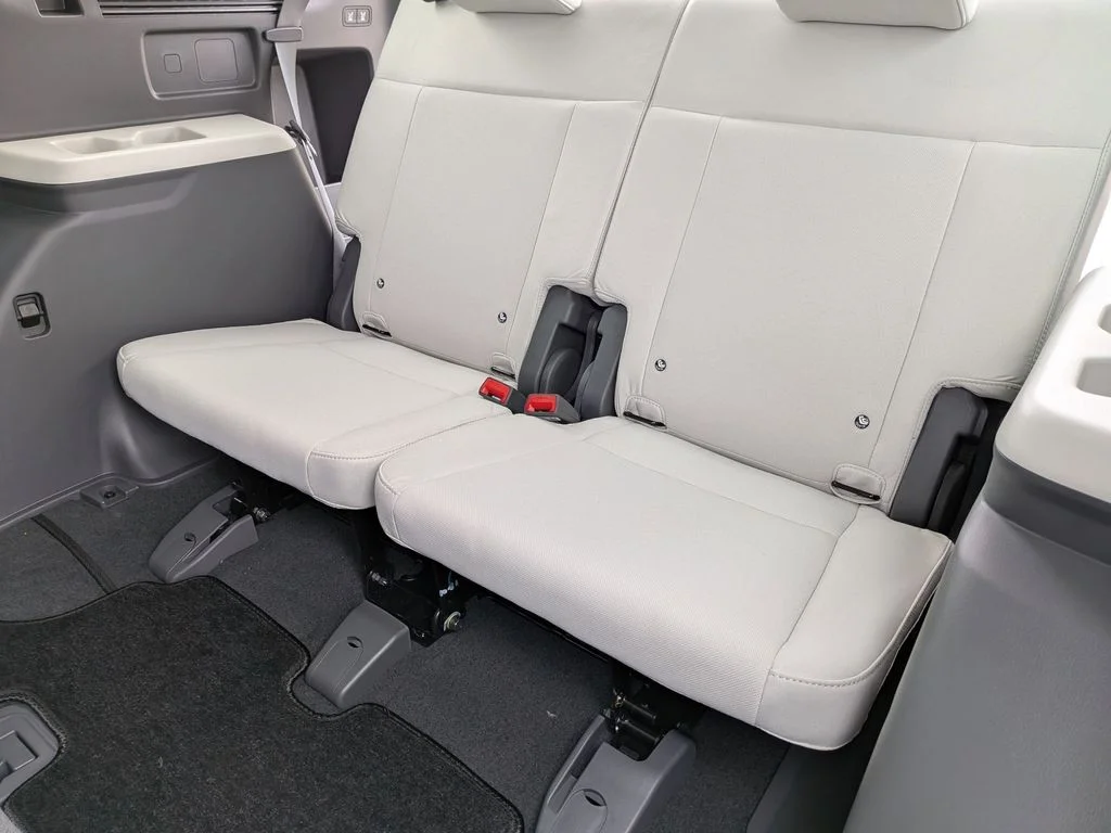 New 2026 White Hyundai SE image 24