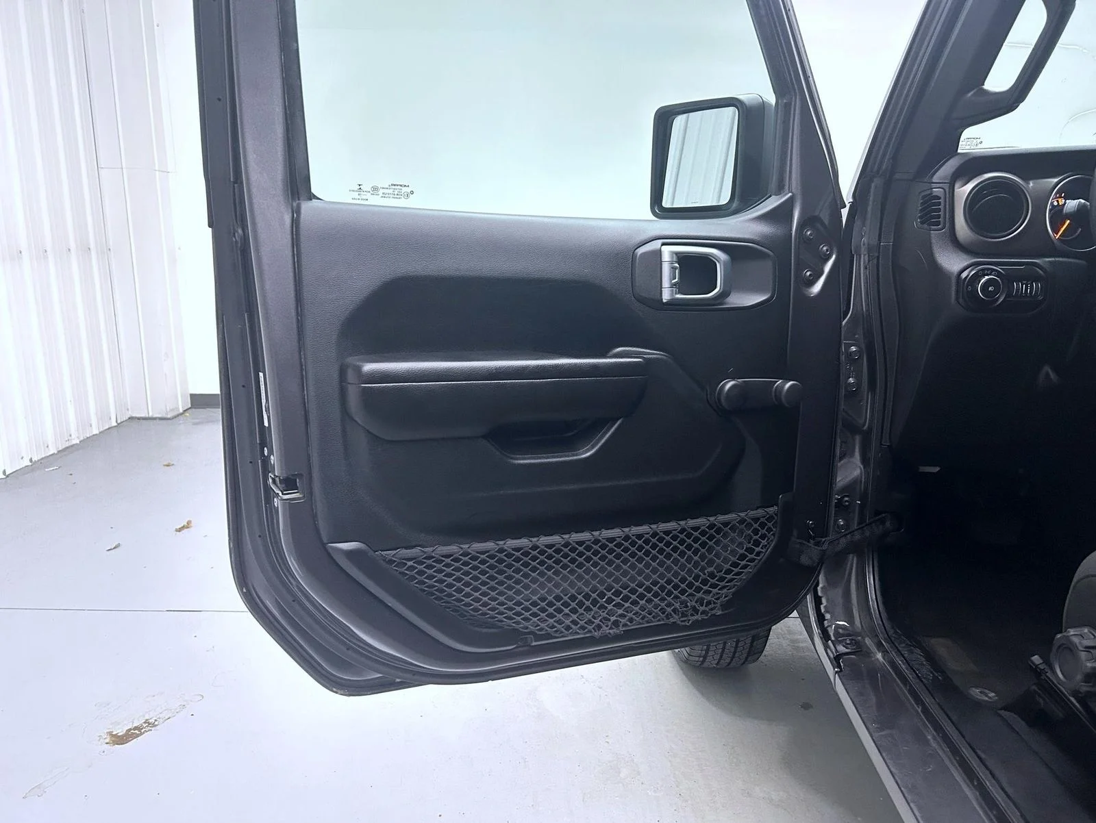 Used 2018 Gray Jeep Unlimited Sport image 9