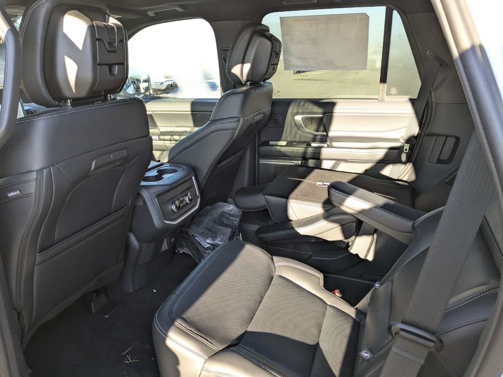 New 2027 Star White Metallic Tri-Coat Ford Platinum image 15