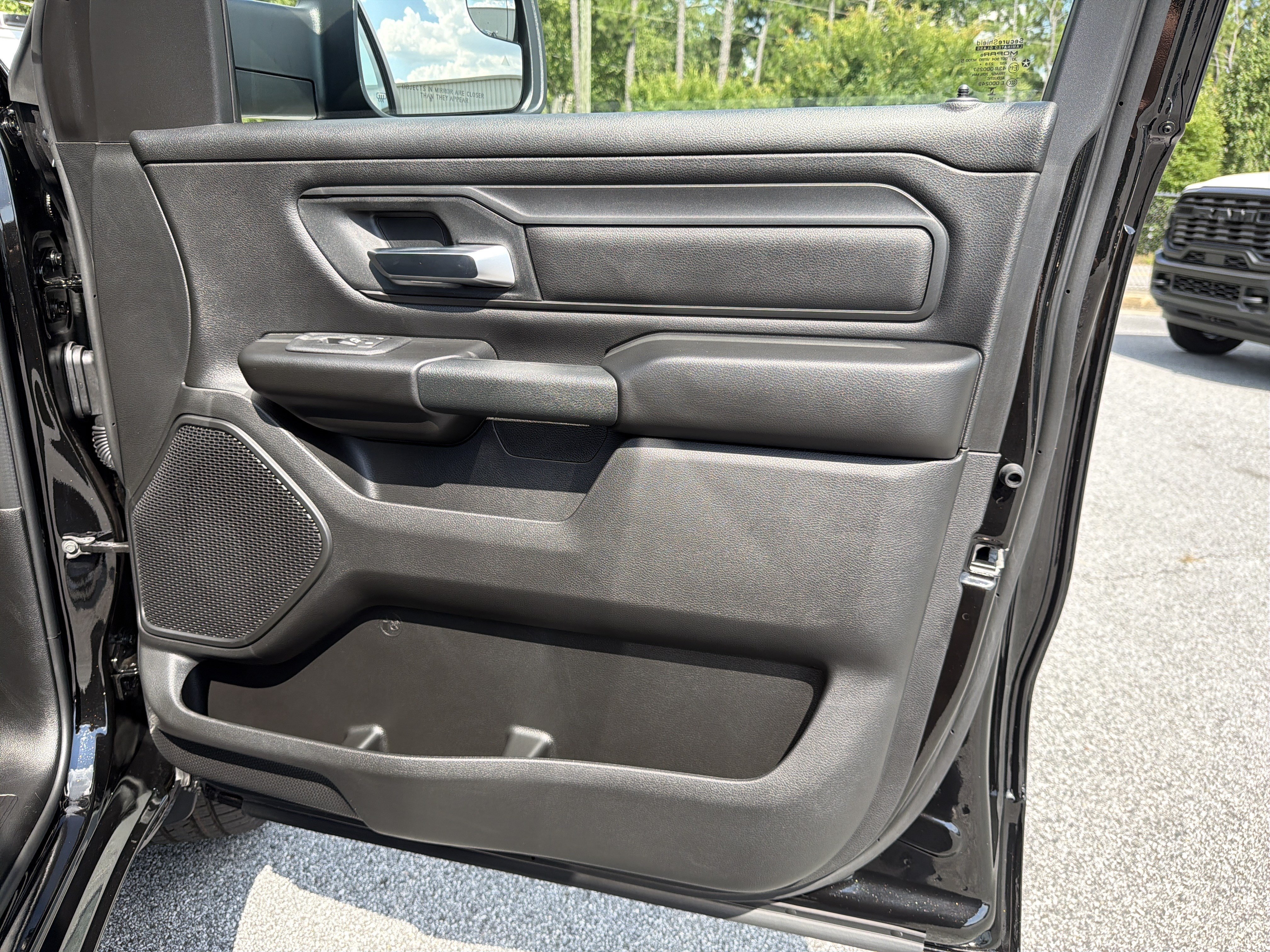 New 2026 Diamond Black Crystal Pearl-Coat Exterior Paint RAM Express image 17