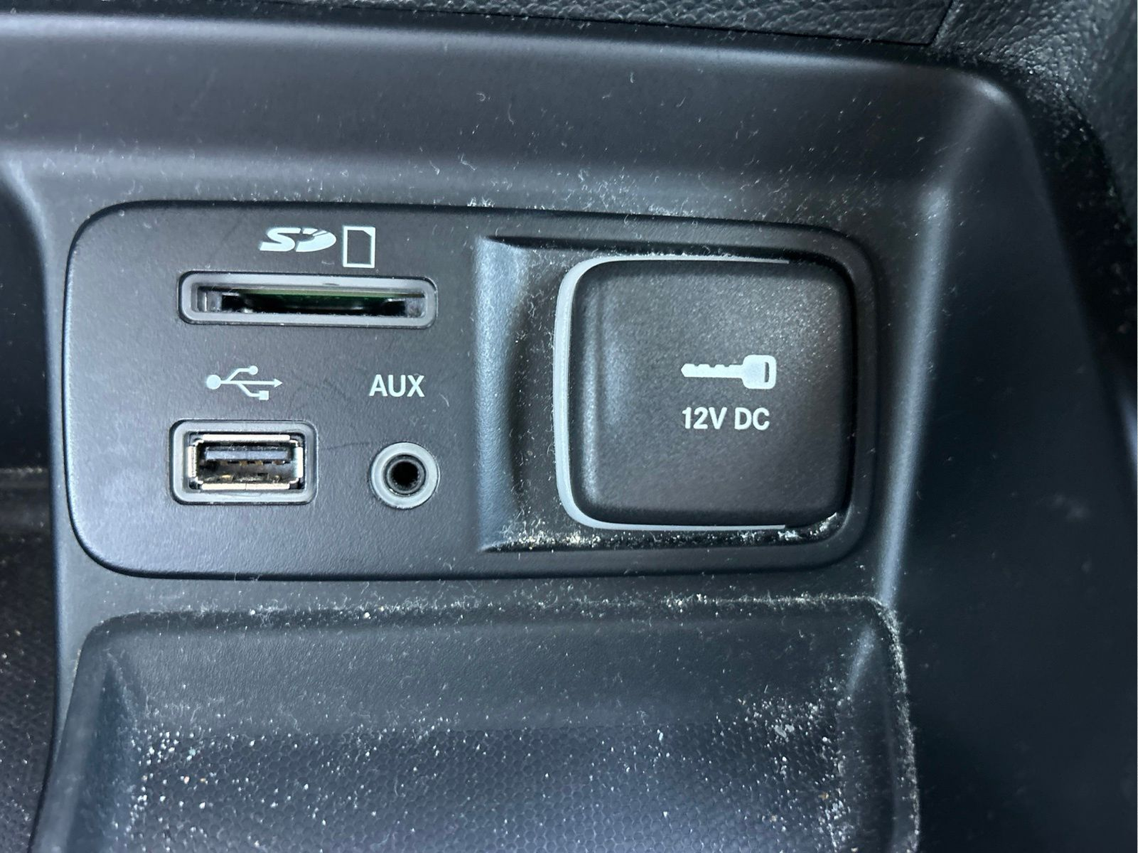 Used 2015 White Jeep Sport image 30