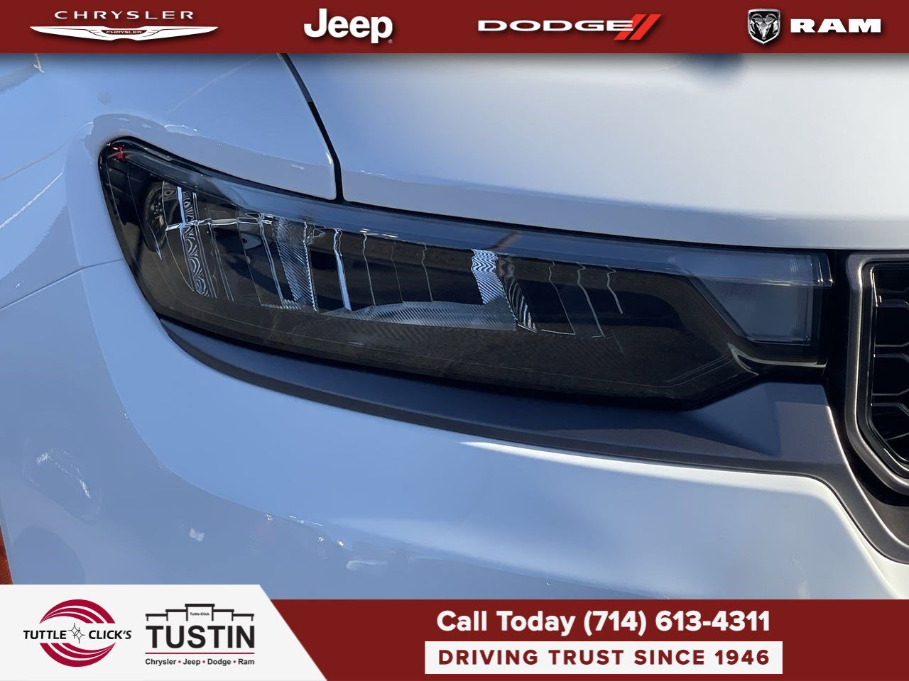 New 2026 Bright White Clear-Coat Exterior Paint Jeep Laredo Altitude image 7