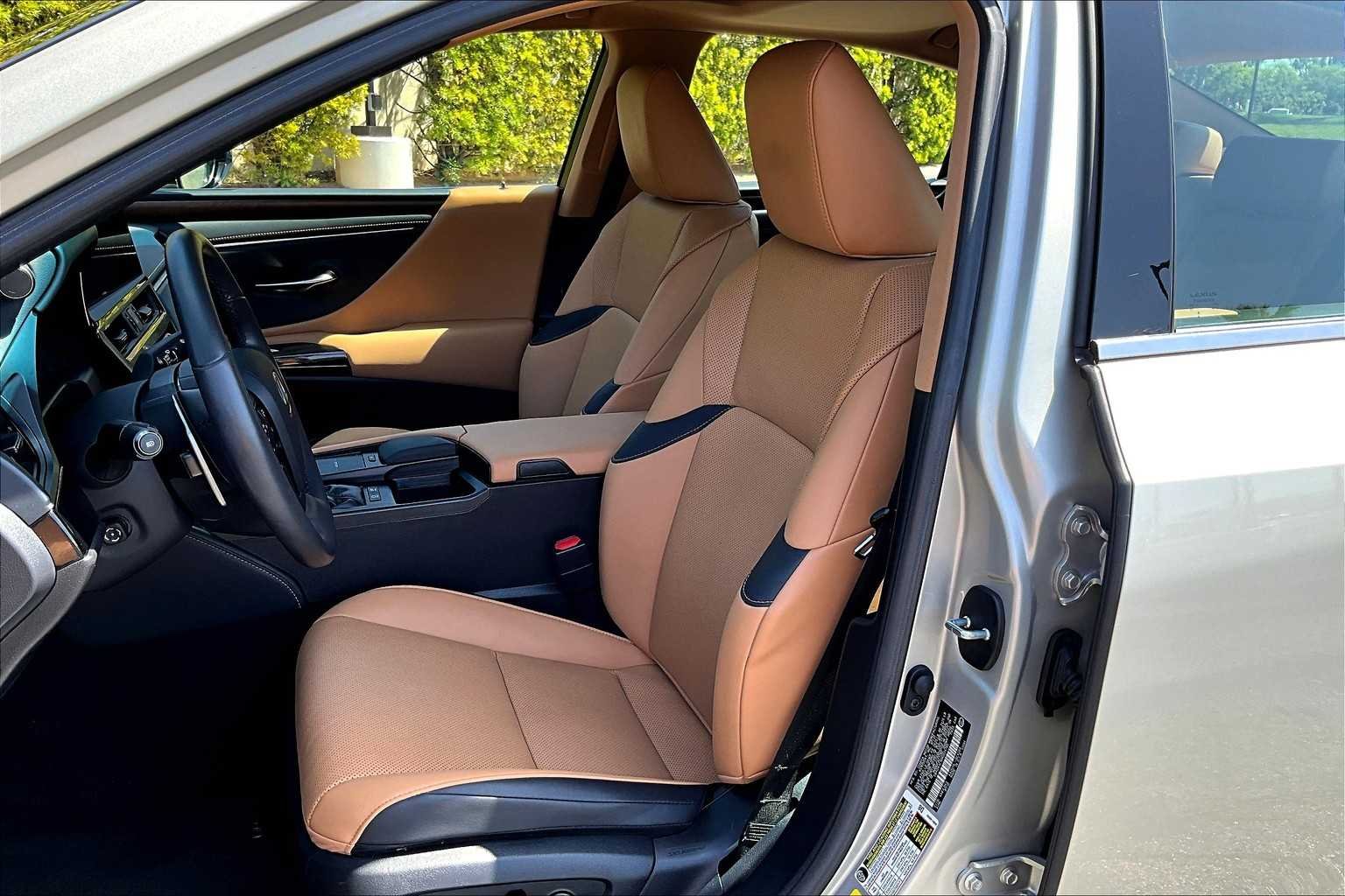 Certified Used 2022 MOONBEAM BEIGE MET. Lexus  image 7