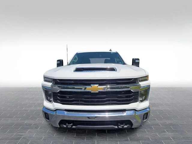 Used 2025 White Chevrolet LT image 2