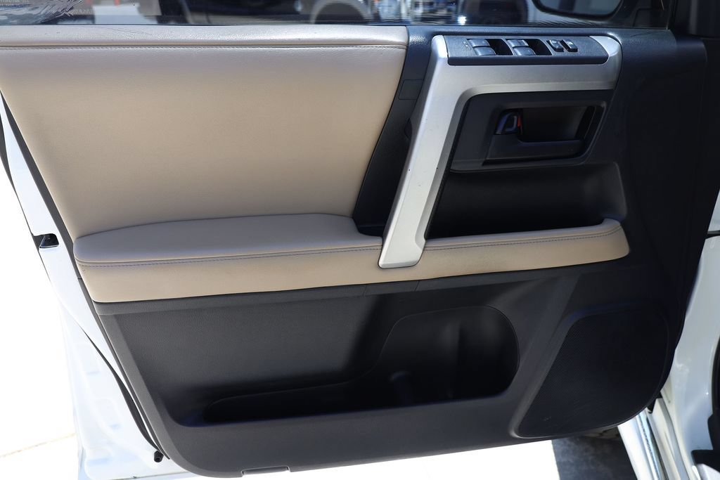 Used 2013 Blizzard Pearl Toyota SR5 image 10