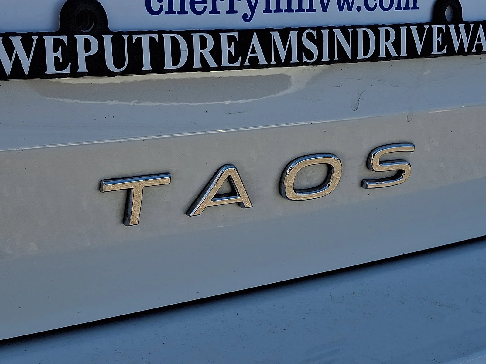 Used 2025 Pure White   0Q0q Volkswagen SEL image 32