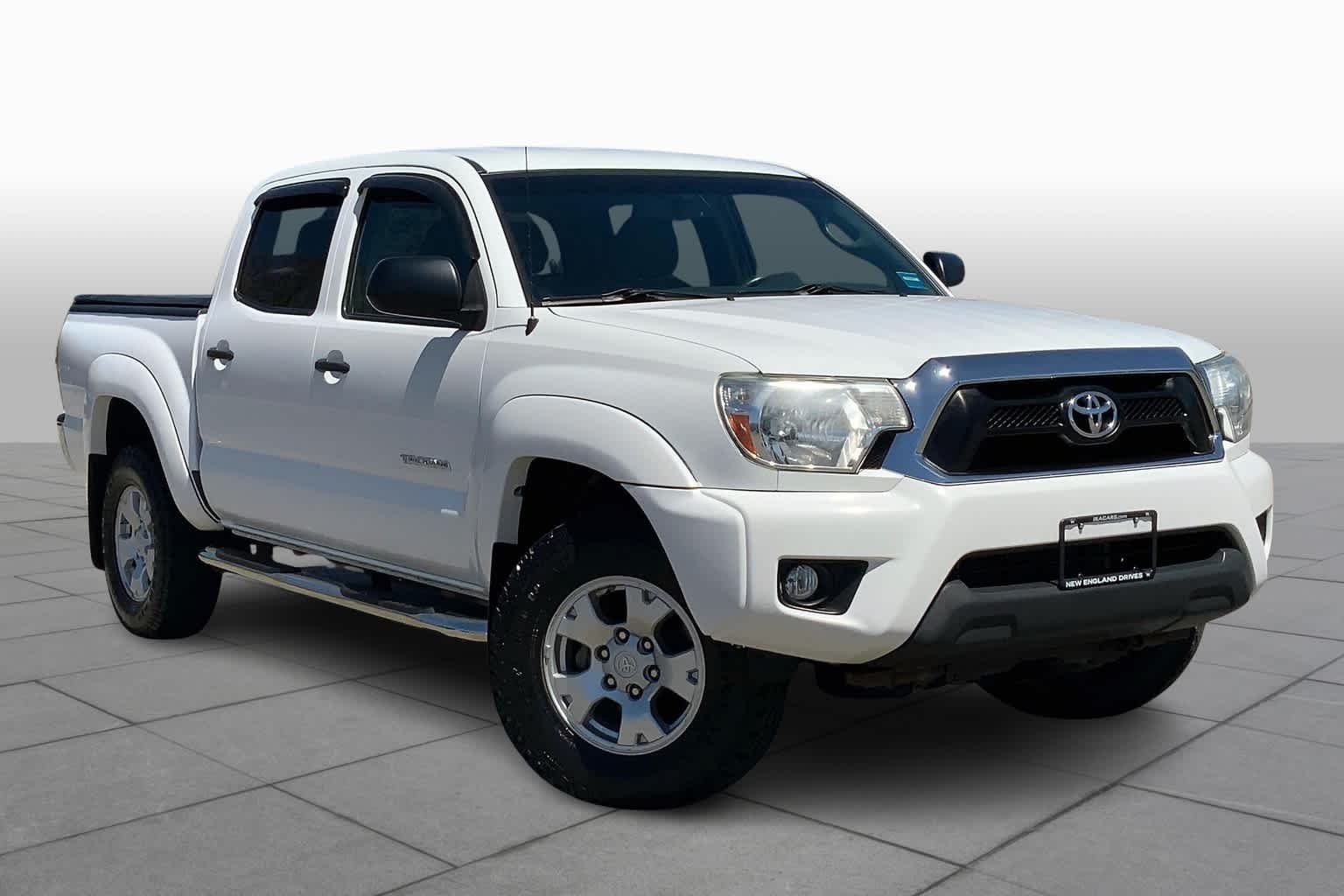 Used 2013 Super White Toyota  image 3