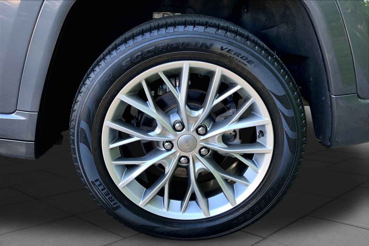 Used 2023 Baltic Gray Metallic Clearcoat Jeep Summit image 11