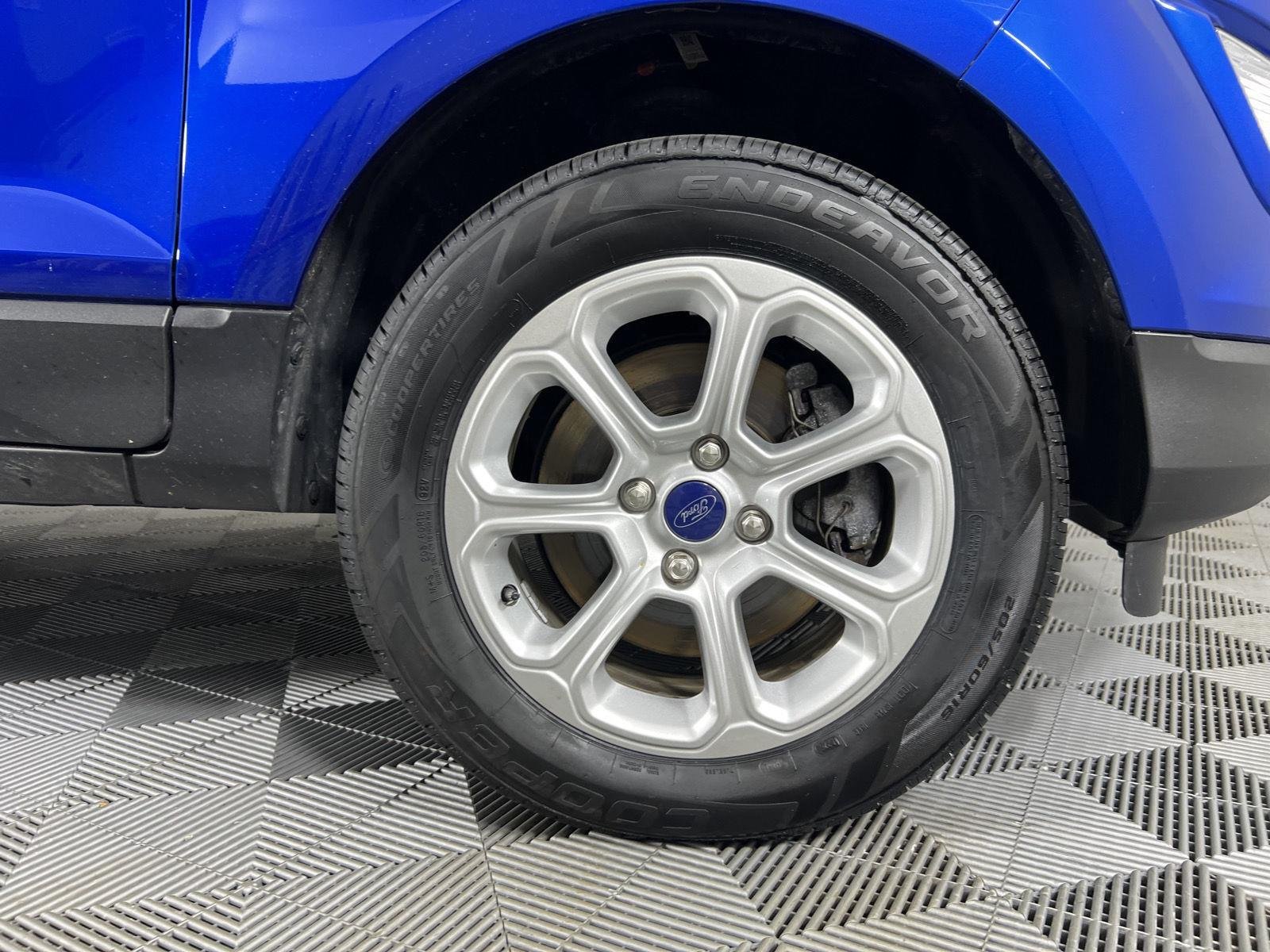 Used 2022 Lightning Blue Ford SE image 13