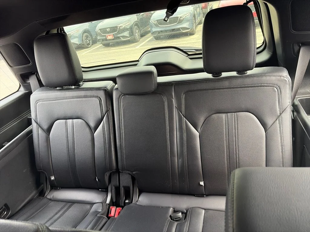 Used 2019  Ford Limited image 10