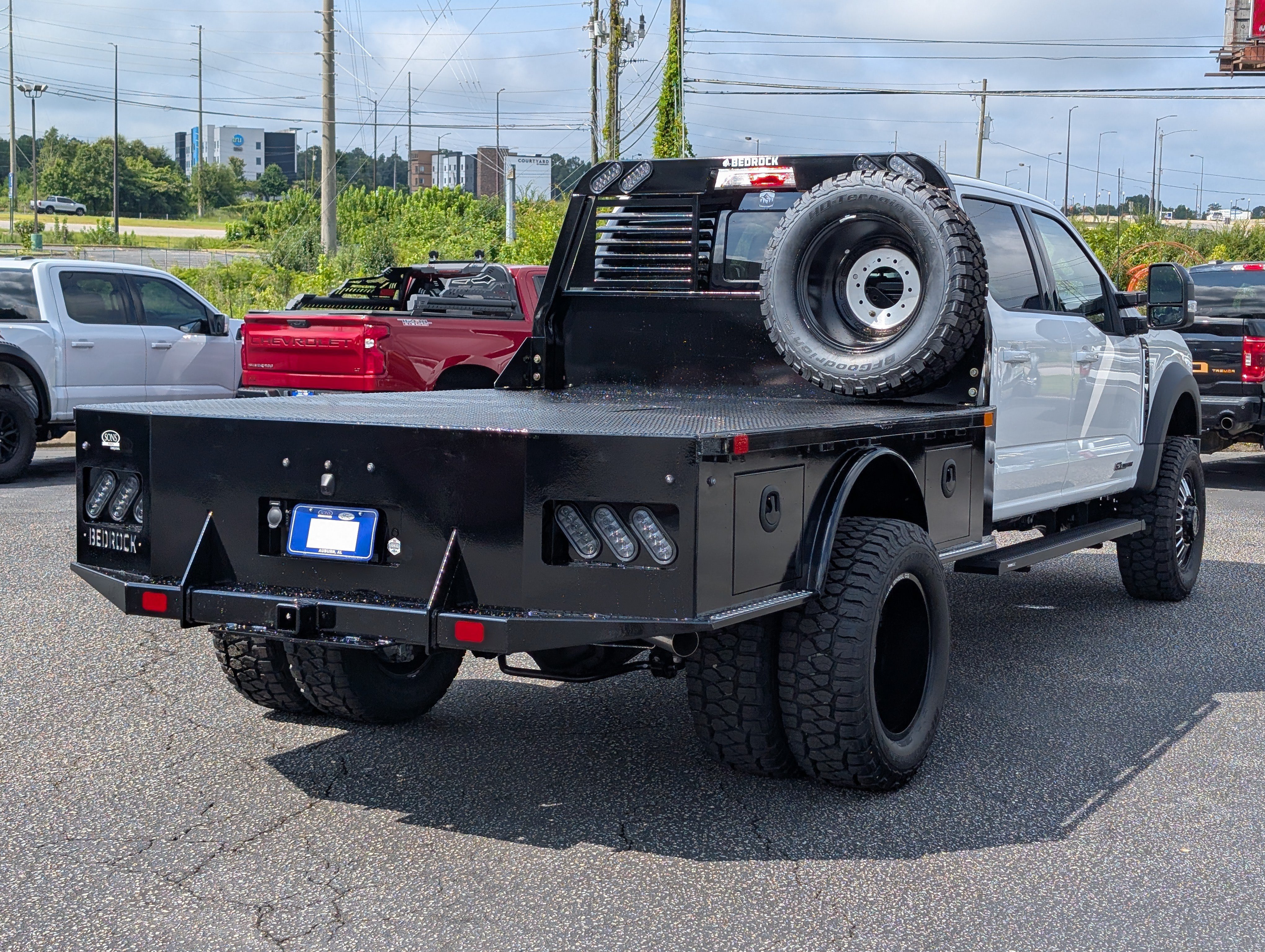New 2026 Star White Metallic Tri-Coat FORD F-450® LARIAT® image 9